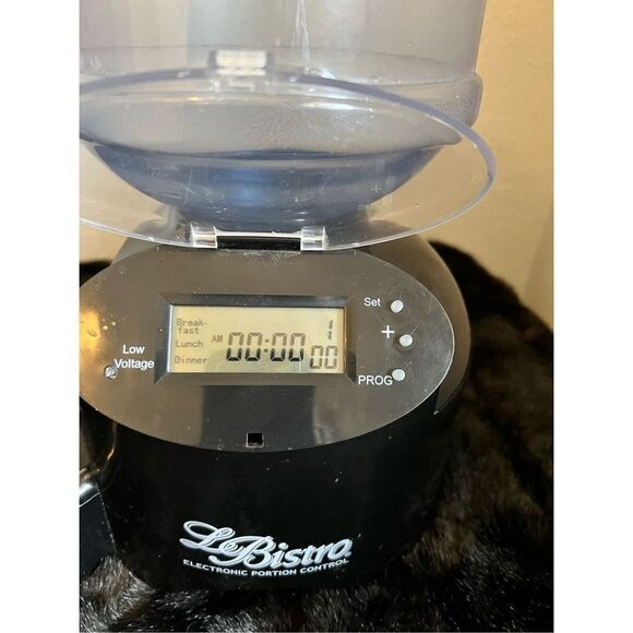 Petmate Le Bistro Electronic Portion Control Battery Automatic Pet Feeder Lg Cap - Picture 8 of 8